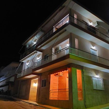 Marina'S Apartments Loutraki  Bagian luar foto